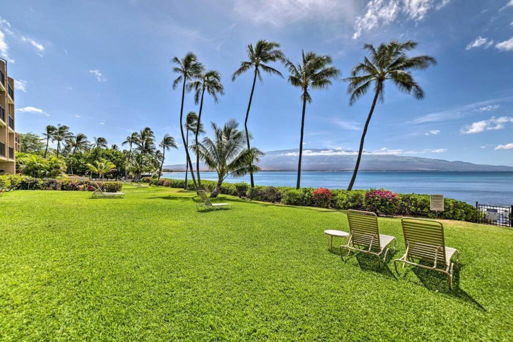 Apartment Maui Oceanfront Haven: Beachside Retreat With Turtle & Whale Watching *