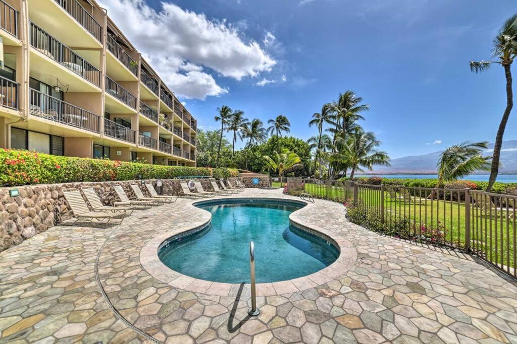 Maui Oceanfront Haven: Beachside Retreat With Turtle & Whale Watching Apartment *