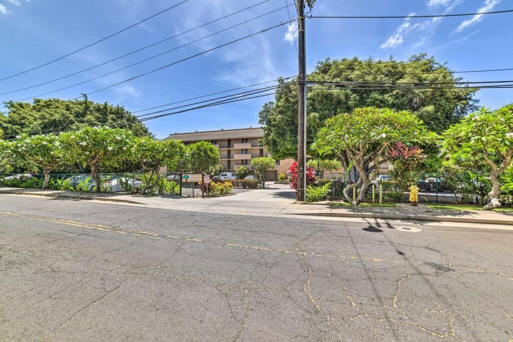 Apartment Maui Oceanfront Haven: Beachside Retreat With Turtle & Whale Watching *