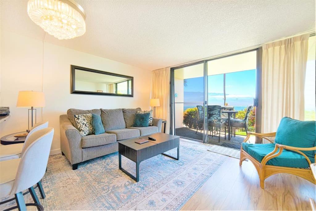 Maui Oceanfront Haven: Beachside Retreat With Turtle & Whale Watching *