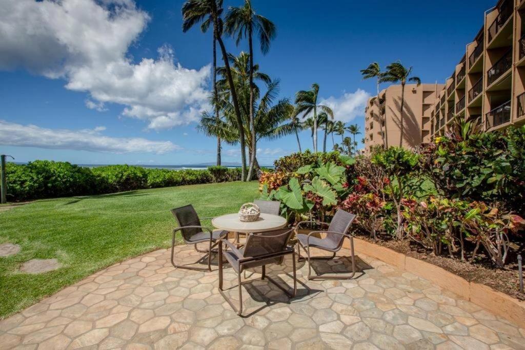 Apartment Maui Oceanfront Haven: Beachside Retreat With Turtle & Whale Watching *