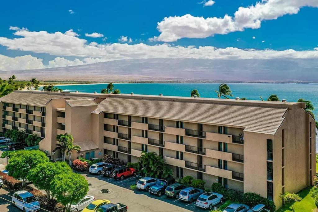 Maui Oceanfront Haven: Beachside Retreat With Turtle & Whale Watching