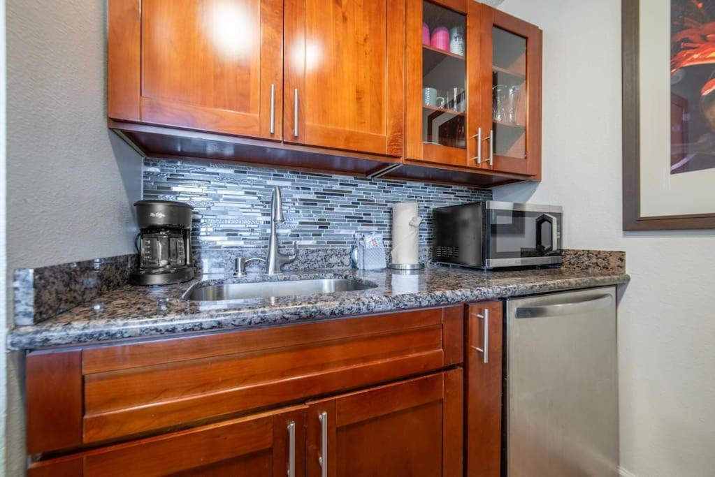 Apartment Maui Oceanfront Haven: Beachside Retreat With Turtle & Whale Watching Wailuku
