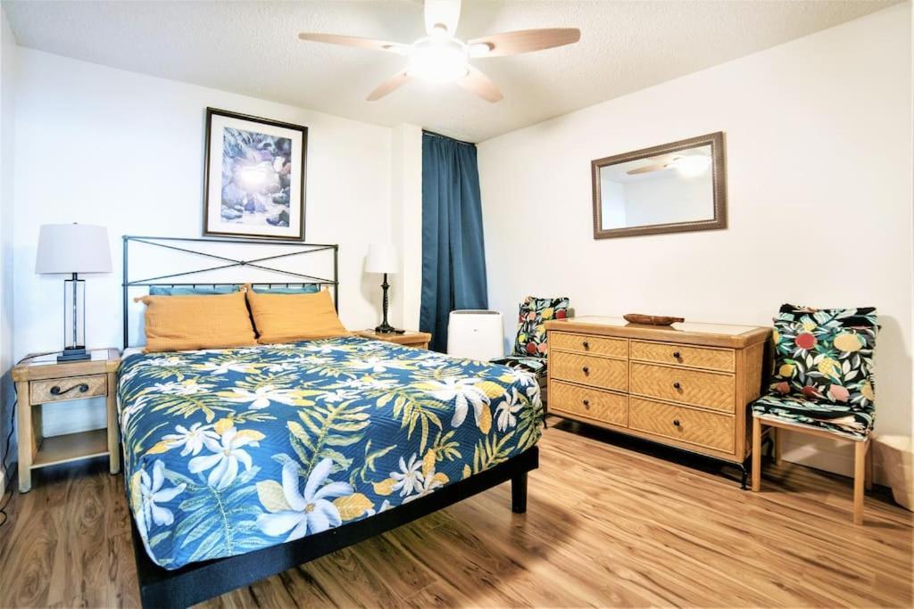 Maui Oceanfront Haven: Beachside Retreat With Turtle & Whale Watching
