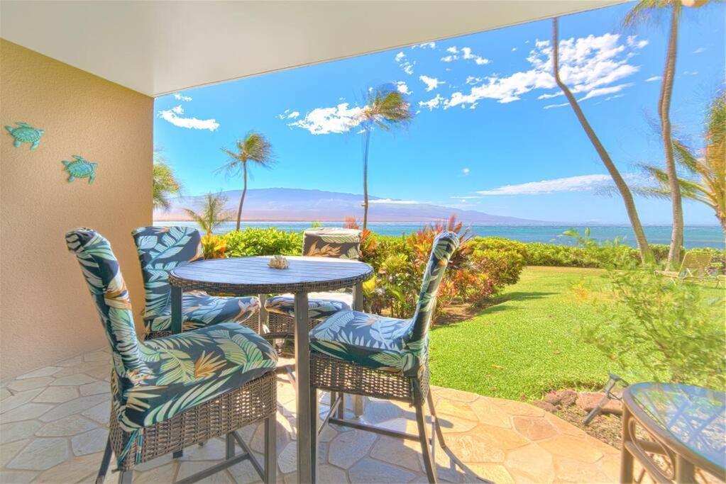 Apartment Maui Oceanfront Haven: Beachside Retreat With Turtle & Whale Watching