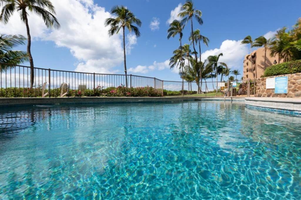 Maui Oceanfront Haven: Beachside Retreat With Turtle & Whale Watching Apartment *