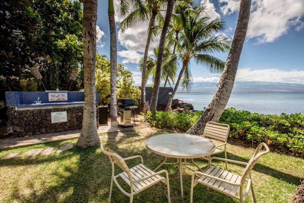 Apartment Maui Oceanfront Haven: Beachside Retreat With Turtle & Whale Watching *