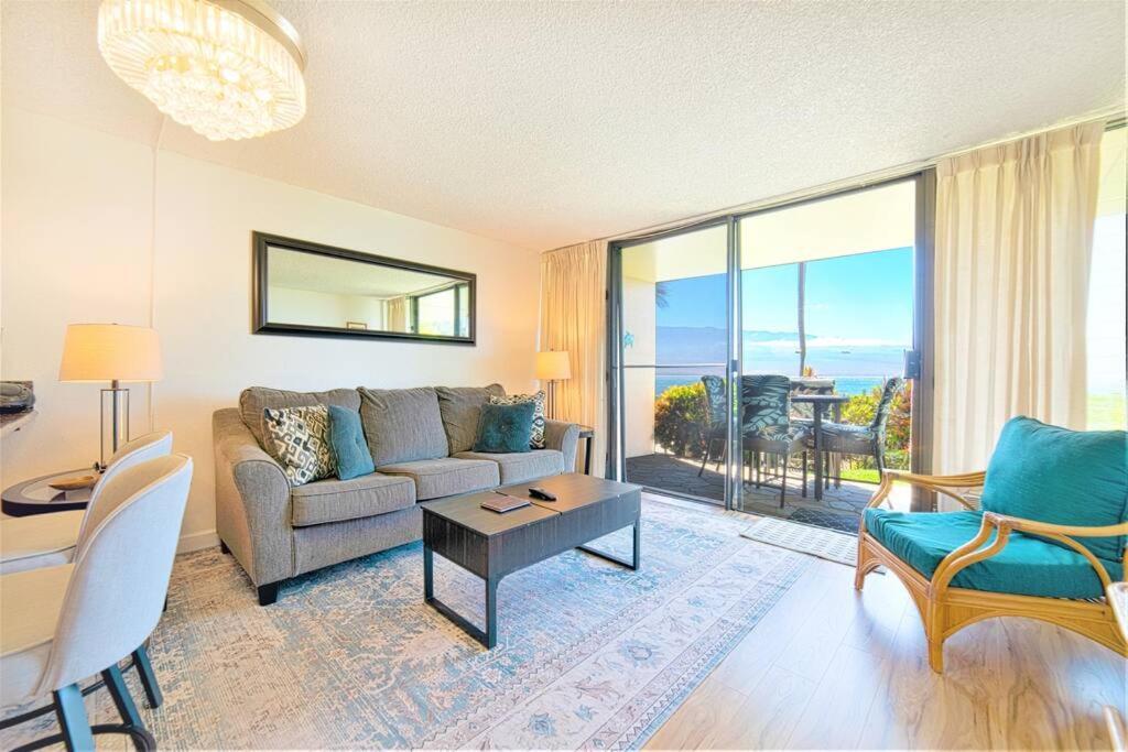 Maui Oceanfront Haven: Beachside Retreat With Turtle & Whale Watching Apartment Wailuku