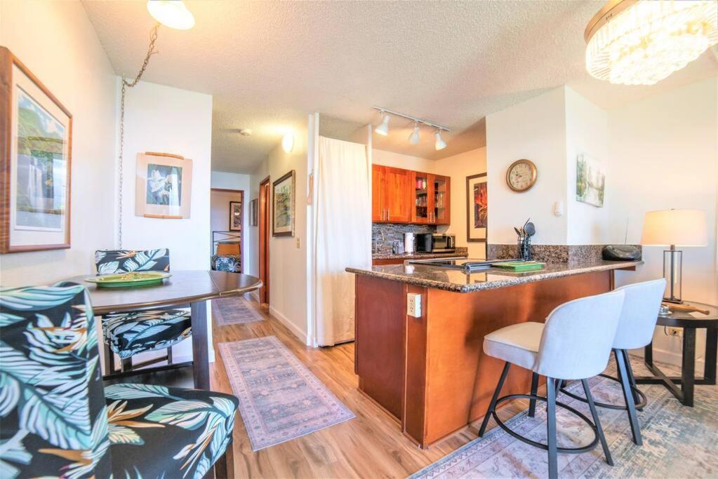 Apartment Maui Oceanfront Haven: Beachside Retreat With Turtle & Whale Watching Wailuku