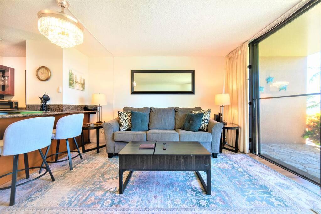 Maui Oceanfront Haven: Beachside Retreat With Turtle & Whale Watching