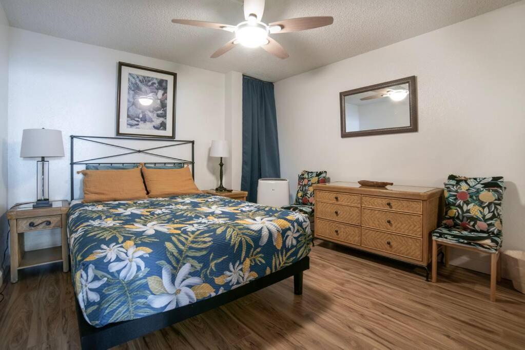 Maui Oceanfront Haven: Beachside Retreat With Turtle & Whale Watching Apartment