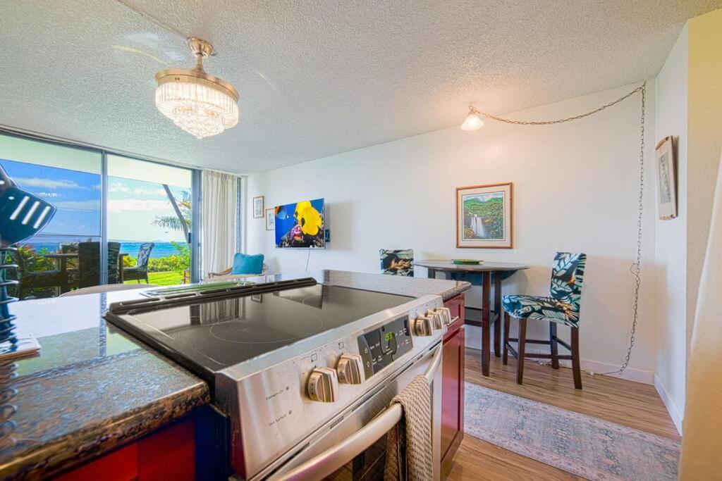 Apartment Maui Oceanfront Haven: Beachside Retreat With Turtle & Whale Watching Wailuku